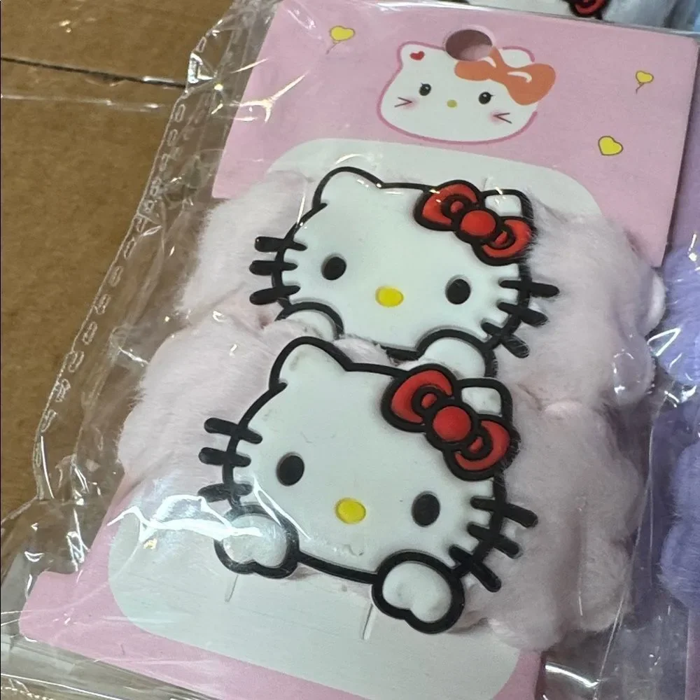 Matthew‎ Fun Item Set of 6 Pair Sanrio Fuzzy Snap Hair Clips